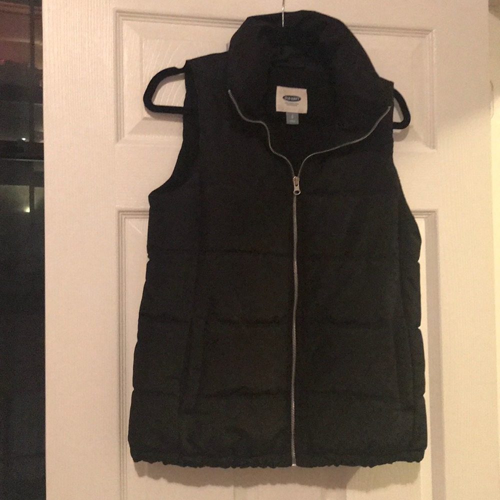 Black puffy vest